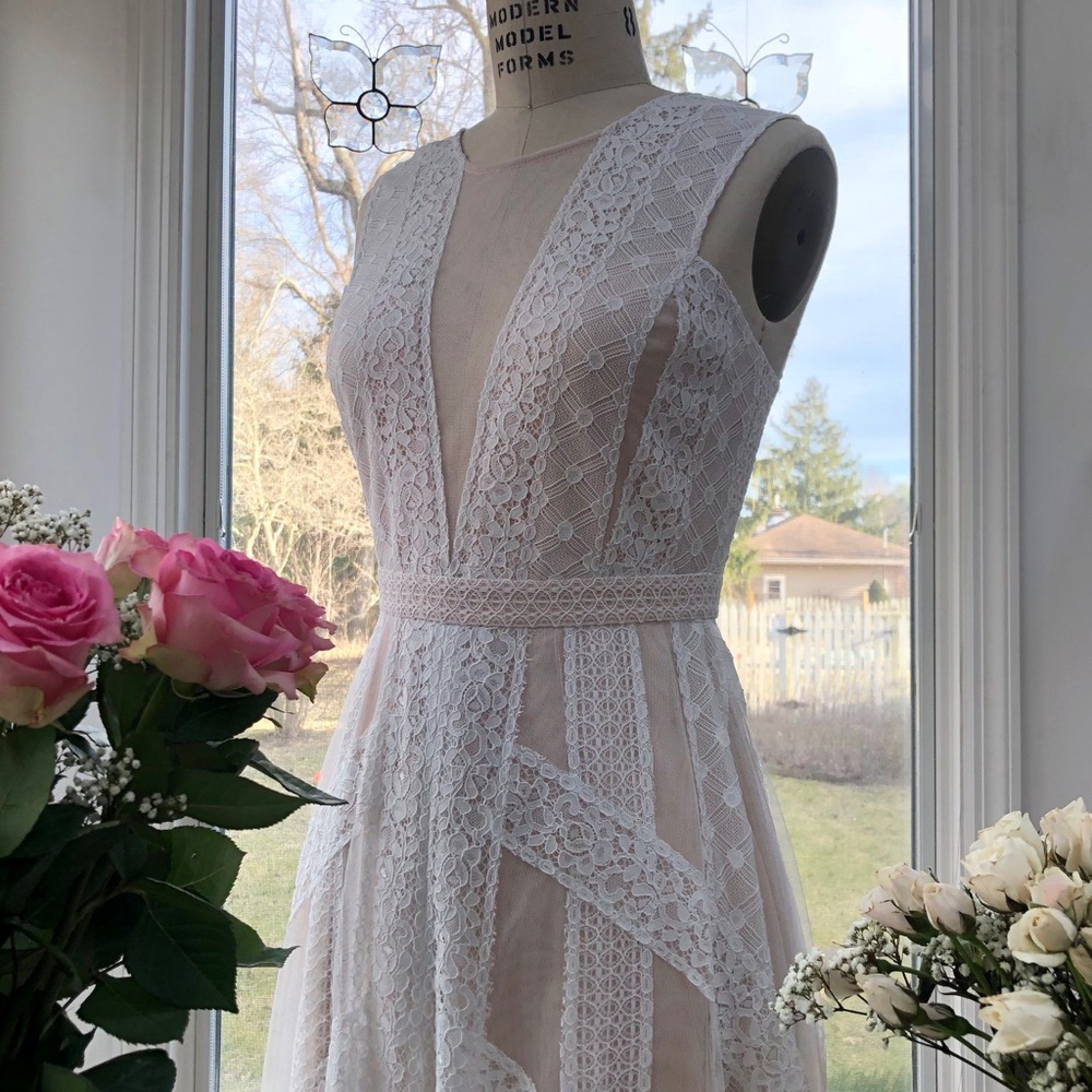 ❤️ BCBGMAXAZRIA ❤️ Andi Lace Dress - Picture 3 of 7